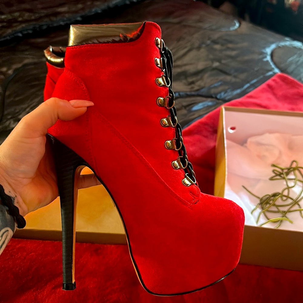 Red platform booties - Picture 3 of 7